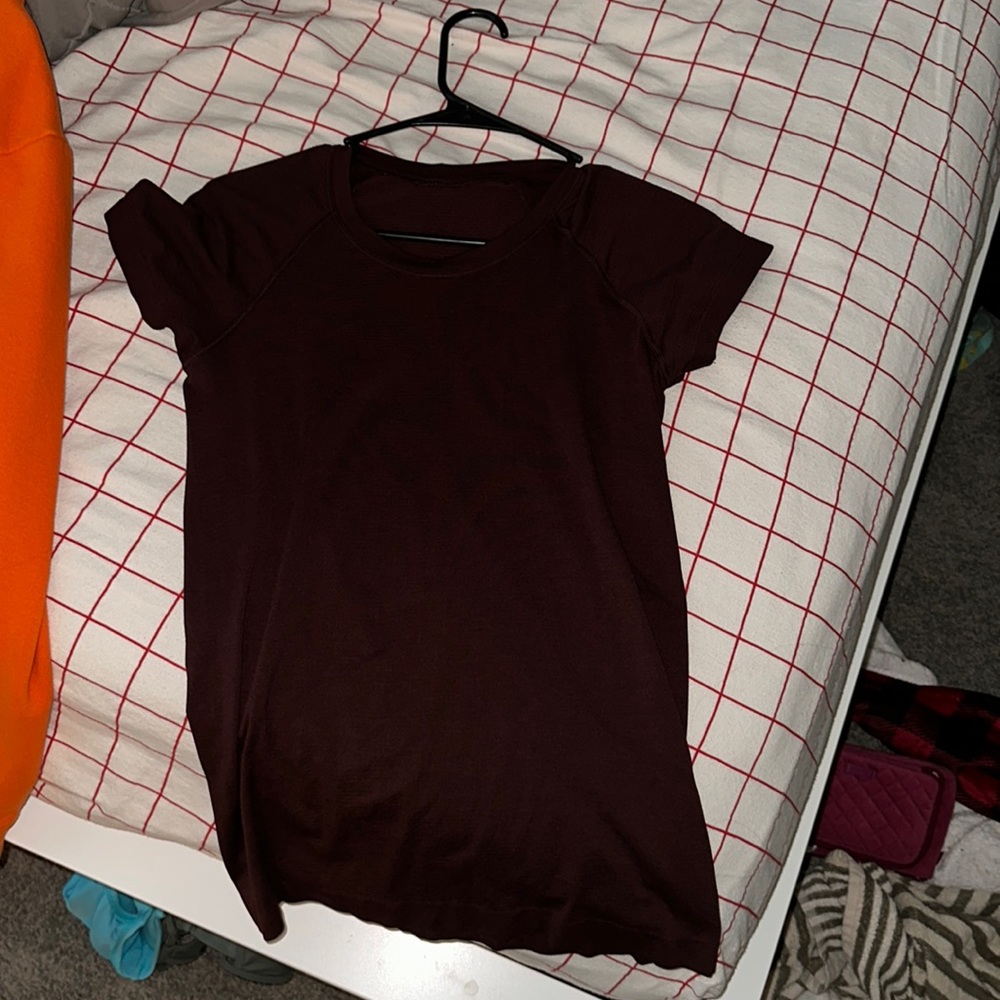 DISCONTINUED lululemon burgundy swiftly tech